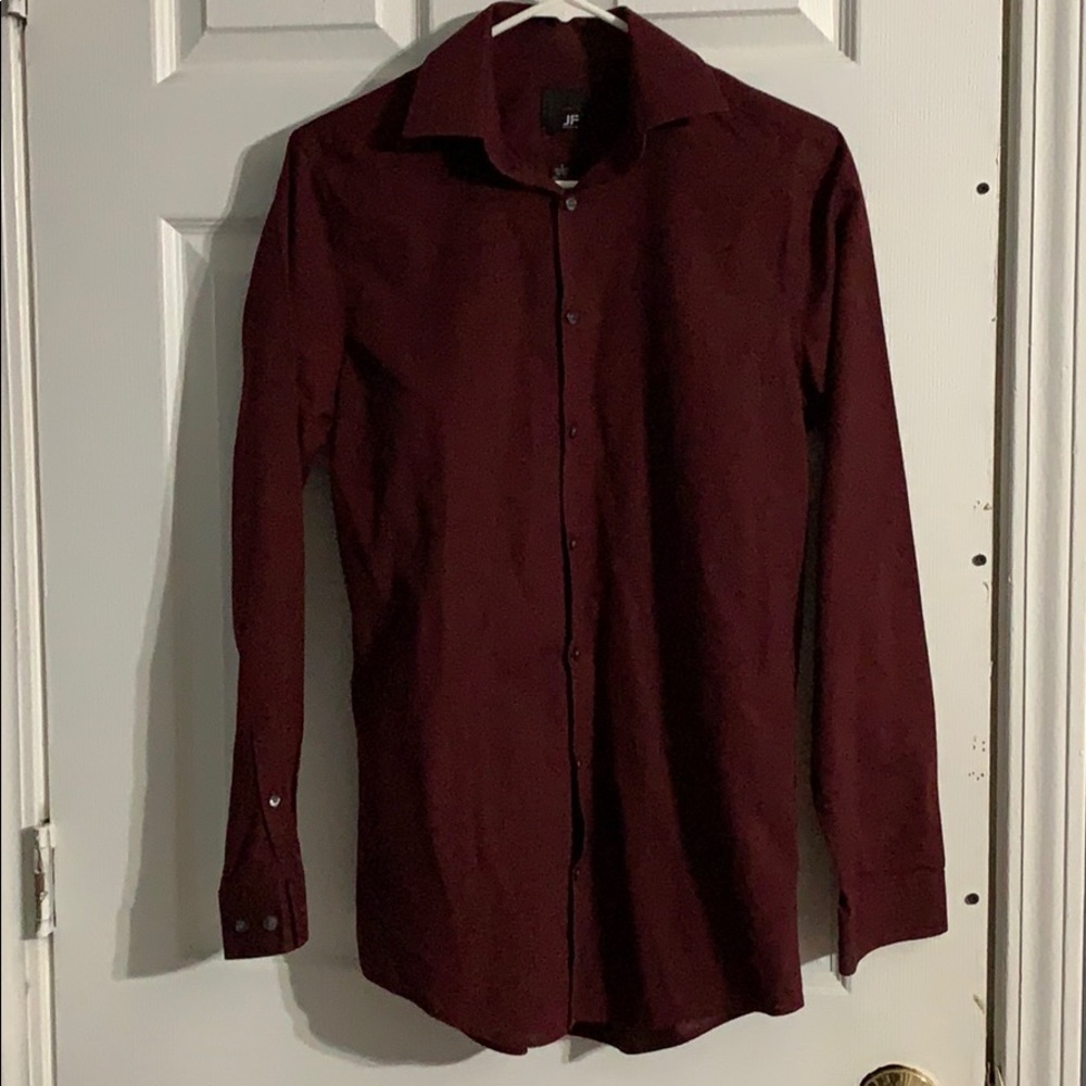Maroon Men’s dress shirt. Size small.